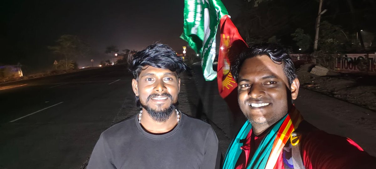 gopi0908deva's tweet photo. #Selfie_With_Santhosh_Pallavaram
@DrKarthikeyanR 
பல்லாவரம் தொகுதி தம்பி சந்தோஷ் அவர்கள்

#மாற்றத்திற்கான_மக்களின்_மாநாடு நம் இனத்தின் திருவிழாவில் பங்கேற்க

பல்லாவரம் முதல் திருச்சி வரை நடைபயணமாக செல்கிறார்.

அவரை ஊக்கப்படுத்தி தன்படம் எடுத்துக்கொண்ட உறவுகள் https://t.co/iRJrZnBkzo