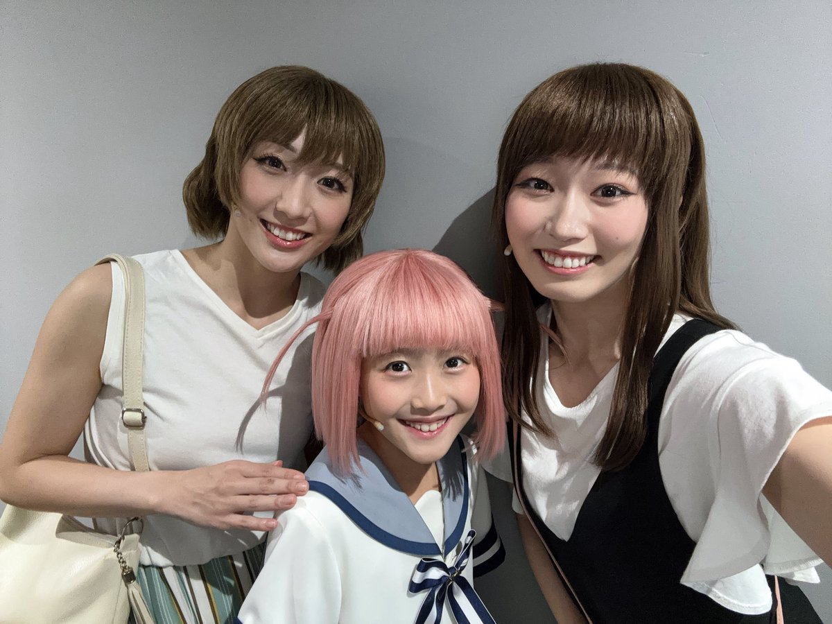 #舞台ぼっち

本日もLIVE公演ありがとうございました🎸
ファン1号ちゃんと2号で
前説やらせて頂きました🙇‍♀️
緊張したけど
皆さんと盛り上がれて嬉しかったです🥹🙏

ふたりちゃんと🫶💓📷

明後日は舞台とLIVE二本立てです！！
お待ちしております😌