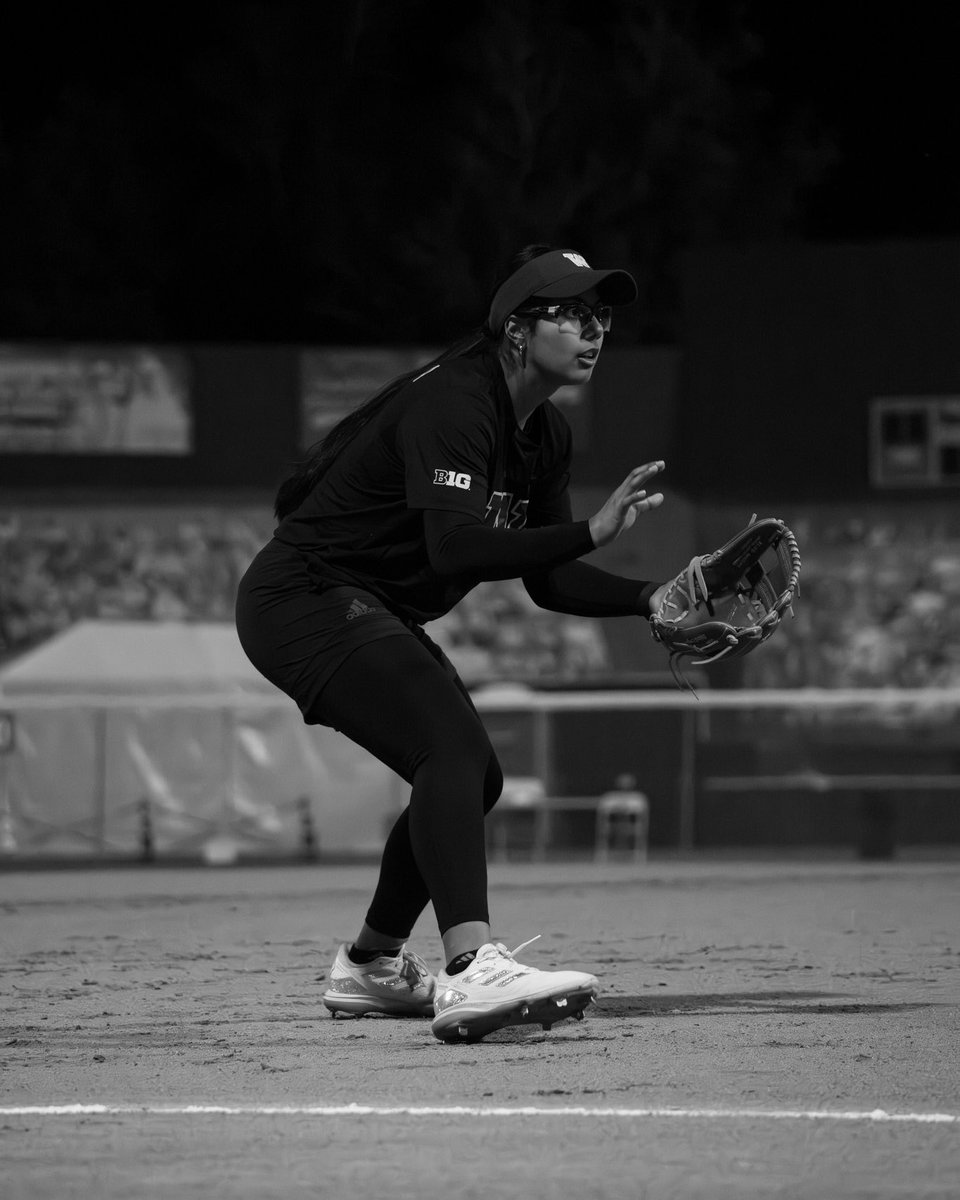 Washington Softball tweet media