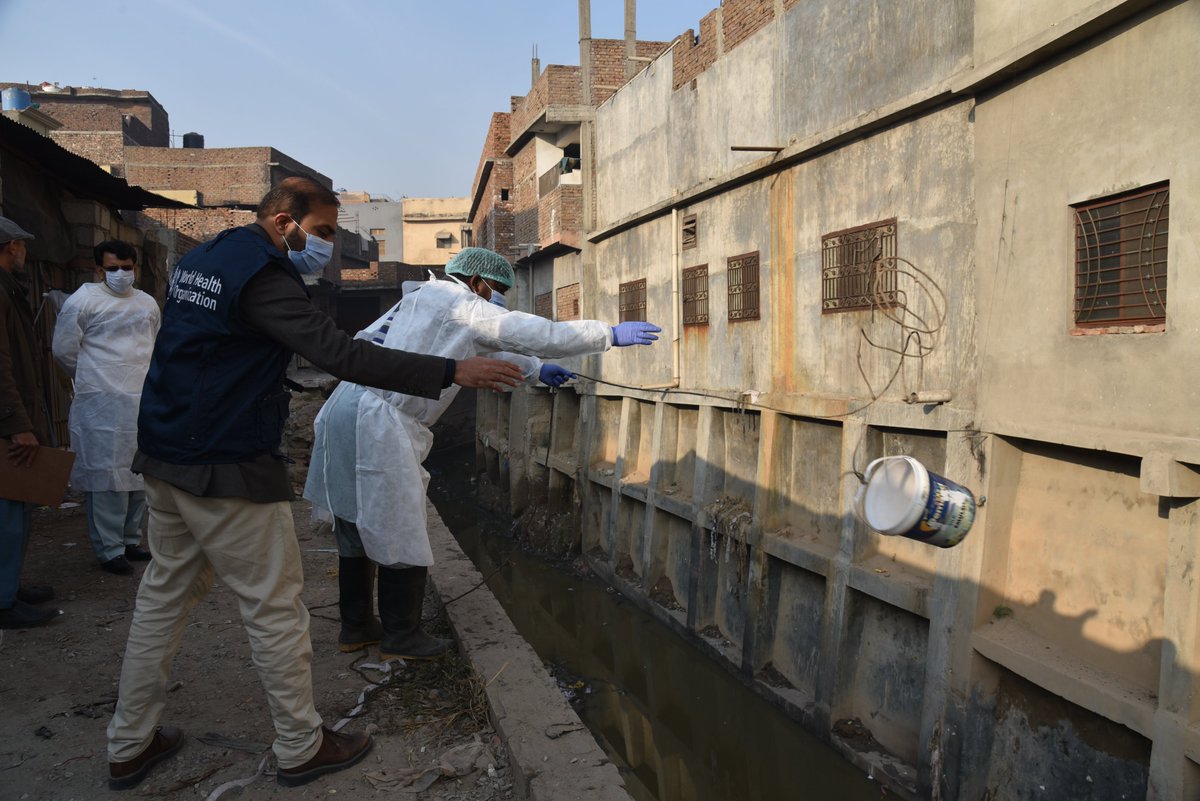 WHOPakistan's tweet image. Did you know?
.@WHO supports the @GovtofPakistan to maintain the largest poliovirus surveillance network globally, with over 12,000 sites that report suspected cases and 127 sites for environmental testing. This network guides science-based strategies to #EndPolio