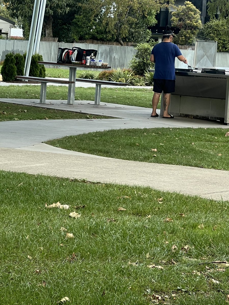 Ternyata selain orang Asia, ada juga yg bbq-an pake kecap manis ABC. Kayaknya kalo gak Maori, mungkin islanders. Keren ih, terkenal ternyata.