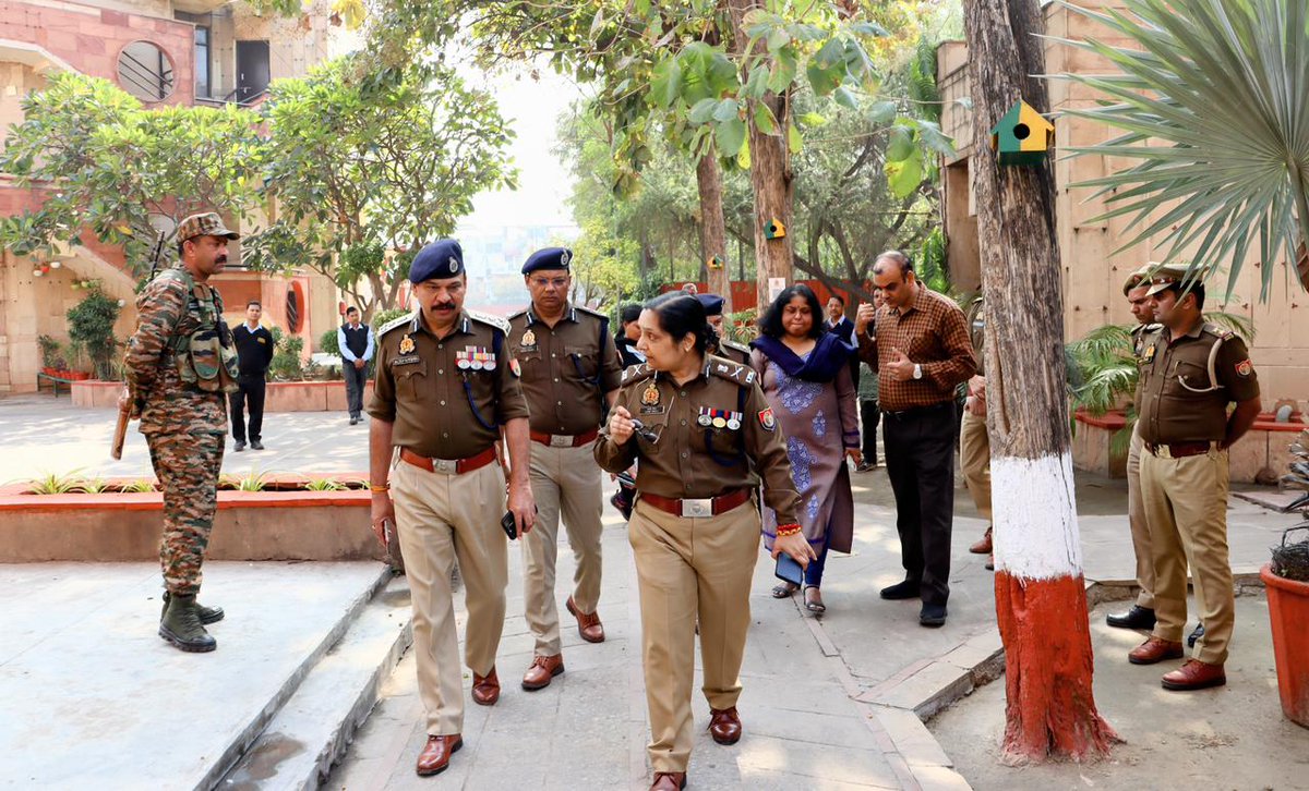 POLICE COMMISSIONERATE GAUTAM BUDDH NAGAR tweet media