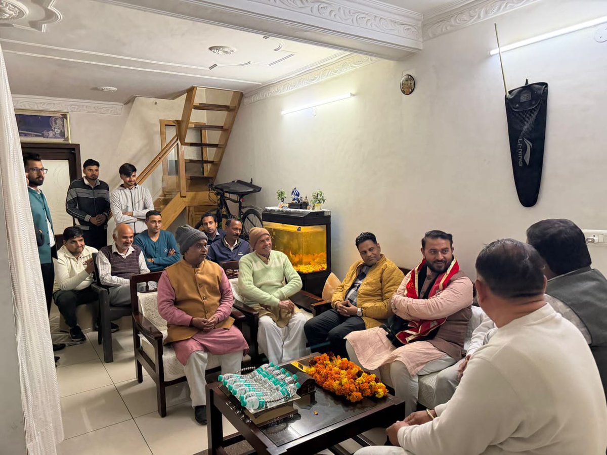 YogiSharmaBJYM's tweet photo. सेक्टर-26 में जनसंपर्क अभियान के दौरान स्थानीय लोगों से मुलाक़ात कर क्षेत्र से जुड़े मुद्दों, आवश्यकताओं और सुझावों पर चर्चा की।
आगामी नगर निगम चुनाव को लेकर जनसमर्थन का उत्साह साफ़ दिखाई दे रहा है। संकल्प एक ही - मजबूत पंचकूला, ट्रिपल इंजन सरकार! 🪷
#Sector26 #JanSampark https://t.co/90fTpFpJbs