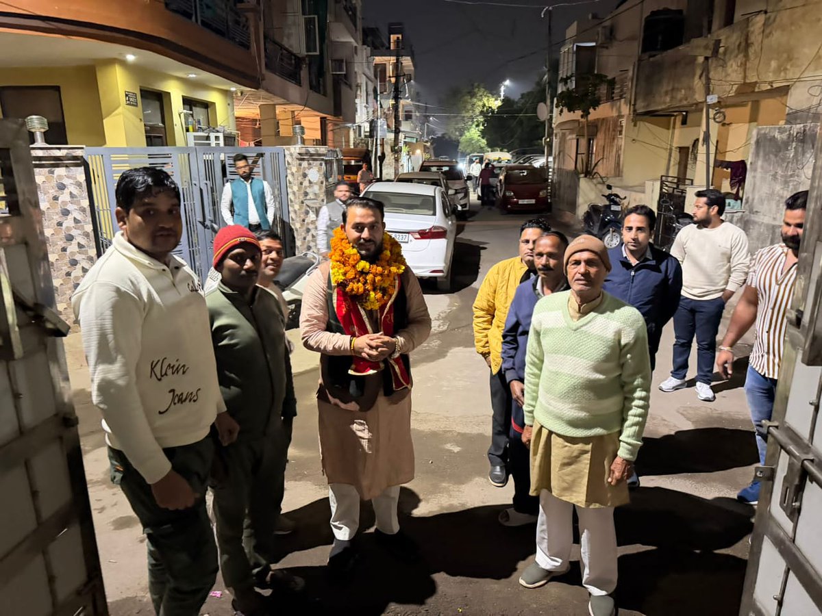 YogiSharmaBJYM's tweet photo. सेक्टर-26 में जनसंपर्क अभियान के दौरान स्थानीय लोगों से मुलाक़ात कर क्षेत्र से जुड़े मुद्दों, आवश्यकताओं और सुझावों पर चर्चा की।
आगामी नगर निगम चुनाव को लेकर जनसमर्थन का उत्साह साफ़ दिखाई दे रहा है। संकल्प एक ही - मजबूत पंचकूला, ट्रिपल इंजन सरकार! 🪷
#Sector26 #JanSampark https://t.co/90fTpFpJbs