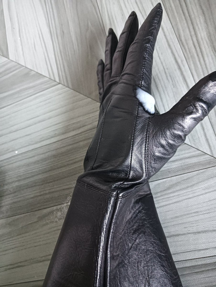 LTHR GLOVE JJY tweet media