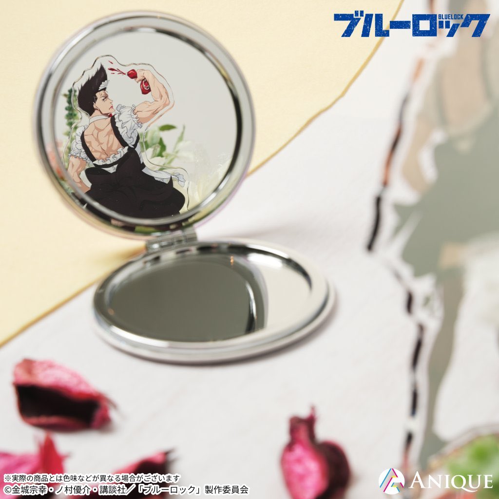 ㅈㄴ 이 사진의 의도가 뭔가요 킹 바로가 메이드복을 입고 자신의 등근육을 거울로 체크하는 건가요