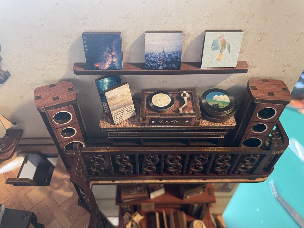 Made a tiny piano and a tiny sound system~

Thank you <a href="/SogekiShiroVT/">Shiro Sogeki | Tactical Catboy Vtuber</a> (playing the Division 1) <a href="/Wabaline/">Wabaline</a> (playing Warframe) and <a href="/Shadowreaper50/">ShadowprinceVT</a> (playing The Magnus Archives TTRPG) for the raids!

We raided out to <a href="/rokthebear/">Rok the Bear 🪨🐻 ~Viking Vtuber~</a> playing Minecraft! 

I won’t be back until Monday due to