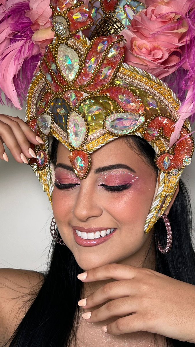 CavalcanteBiahh's tweet photo. Uma Make bem feita é outro nível!
#carnaval #make #divando #biahhcavalcante #Carnaval2026 https://t.co/6N2VdDF7Ld