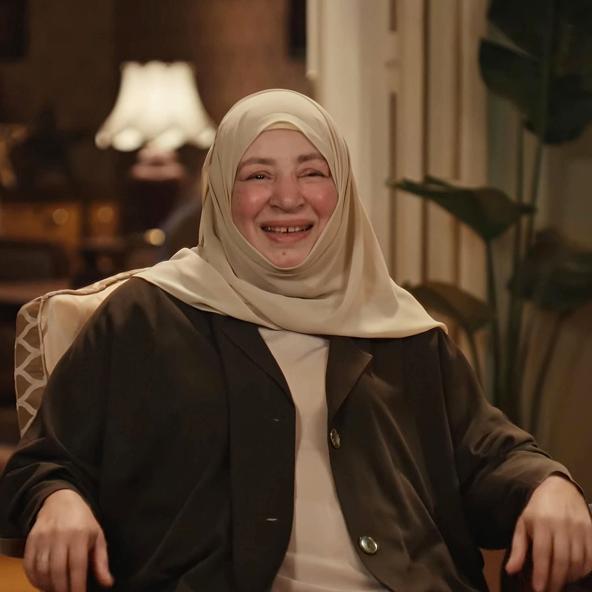 يعملوا عمليات تجميل .. وينفخوا شفايفهم .. ويصرفوا ملايين على اللجان ويحاربوا بعض .. وتظهر الست عبلة كامل  في ثواني تخطف كل الاضواء  .. وتبقي نجمة رمضان بلا منازع  ..
 الصدق يكسب والمحبة محدش يقدر يشتريها
شهرالخير
#رمضاننا_ملفت