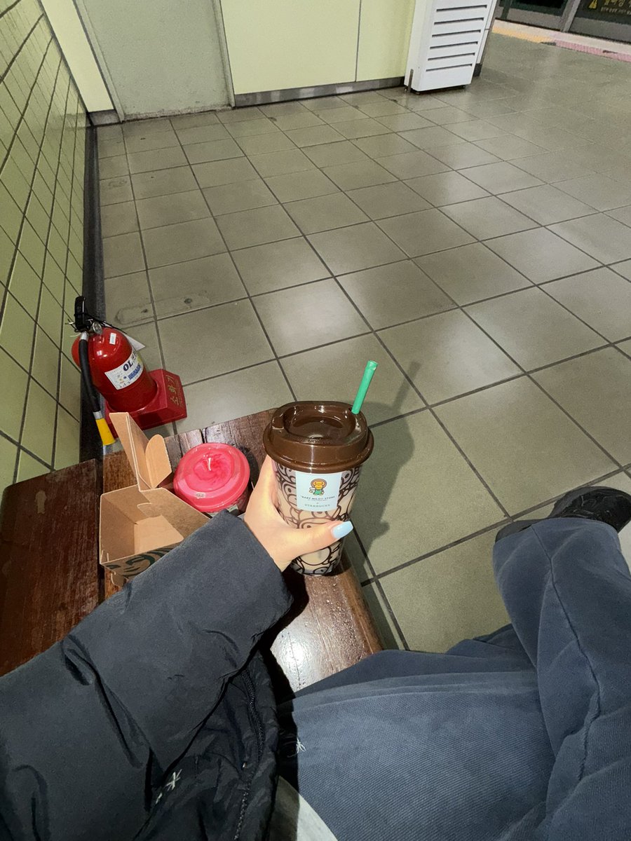 hamging_a's tweet photo. 오픈런  성공 •_=  너무기여워상태 https://t.co/XkInwNb3ys