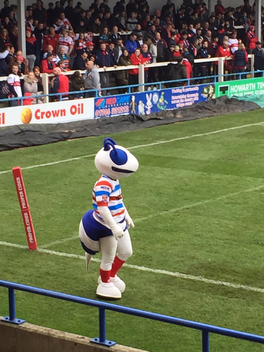 Jahmez_HKR's tweet photo. 9 years ago today @JanPurling &amp; I went to watch @hullkrofficial at Rochdale in the Championship. Tonight we’re going to see them play, as @SuperLeague Champions, for the World Club Championship against @brisbanebroncos. What a journey 😎 #uptherobins #rtid 🔴⚪️ https://t.co/1NHsyrTNNn