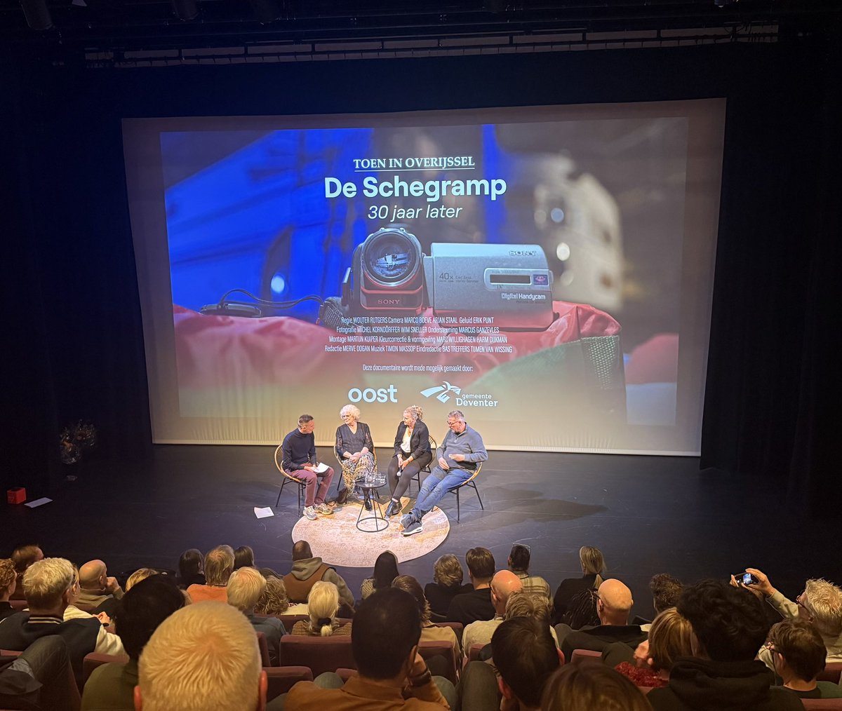drsDannydeVries's tweet photo. Indrukwekkende #documentaire gezien over de #schegramp #deventer #winterberg van dertig jaar geleden. Betrokkenen vol lof over hoe integer de makers en team van #RTVOost dit gemaakt hebben. Komende dagen te zien in #filmzaal #mimik en tv-première zaterdag bij #RTVOost. #trots https://t.co/33r69GKpu8