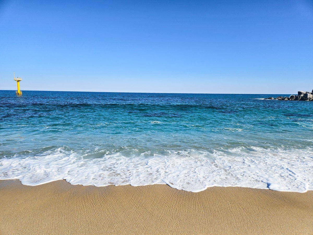 ninicrease's tweet image. 친구가 힘내라고 바다 보여줌 🌊
진짜 너무 힘이 남!
강릉 바다 보고 다들 힘내세요!