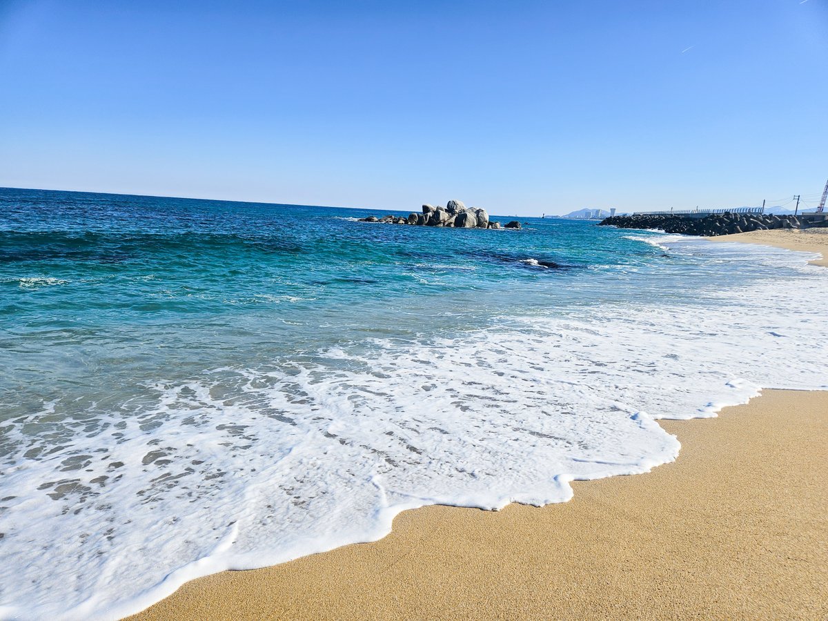 ninicrease's tweet image. 친구가 힘내라고 바다 보여줌 🌊
진짜 너무 힘이 남!
강릉 바다 보고 다들 힘내세요!
