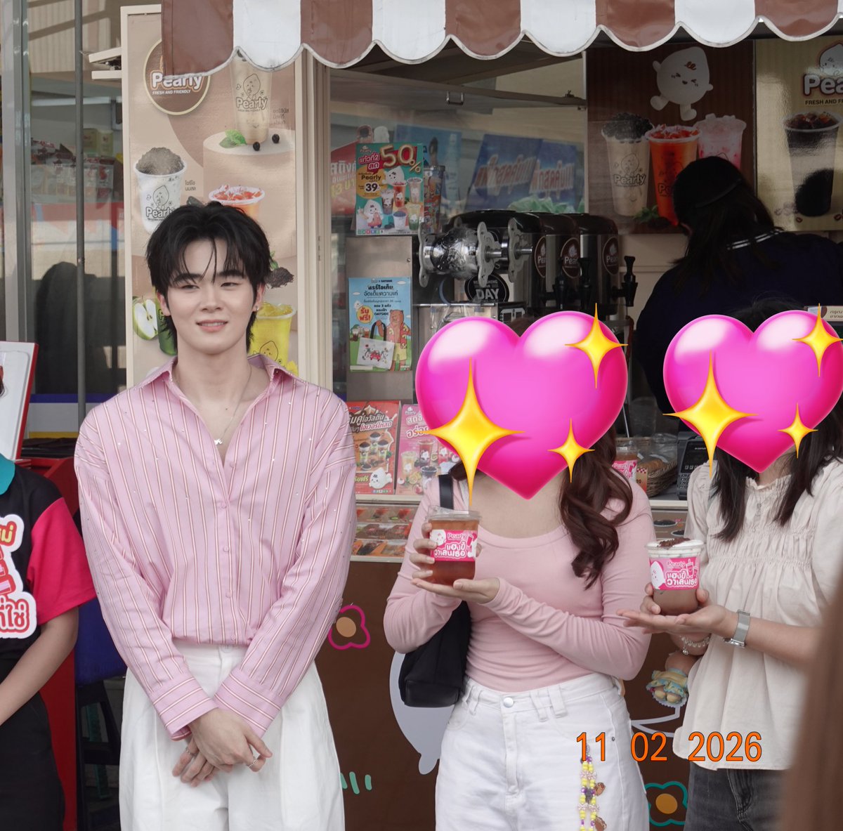 มีใครรู้จักน้องเสื้อชมพูกับน้องเสื้อขาวมั้ยคะ เรามีรูปกับวิดิโอนิดหน่อย จะได้เก็บไว้เป็นที่ระลึก💜 #bommu #pearlyxbommu #ชาวมุ