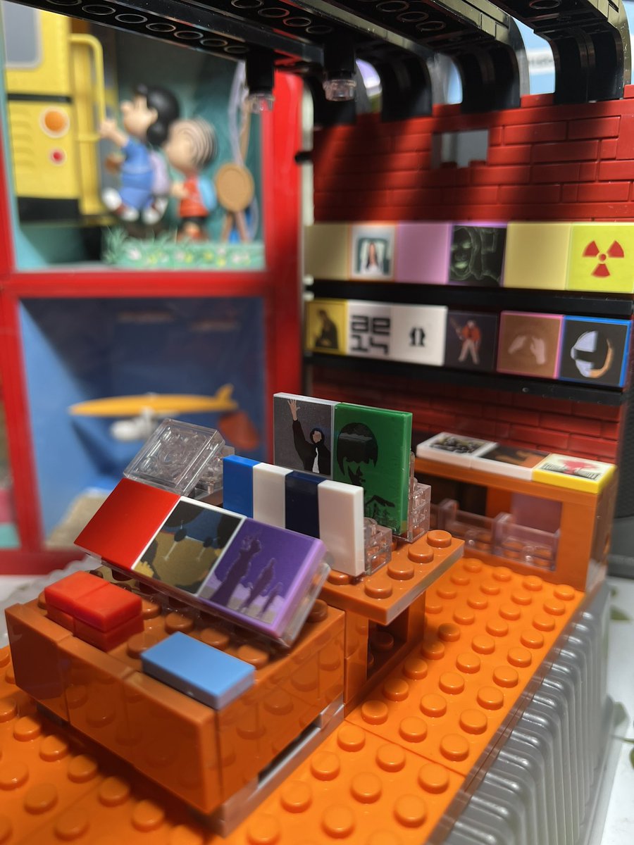 #誠品音樂館積木場景組 完成了！這組零件有缺，我還放了陶喆元素進去🤣🤣🤣
謝謝小陶，很好玩，幫我感謝店長。