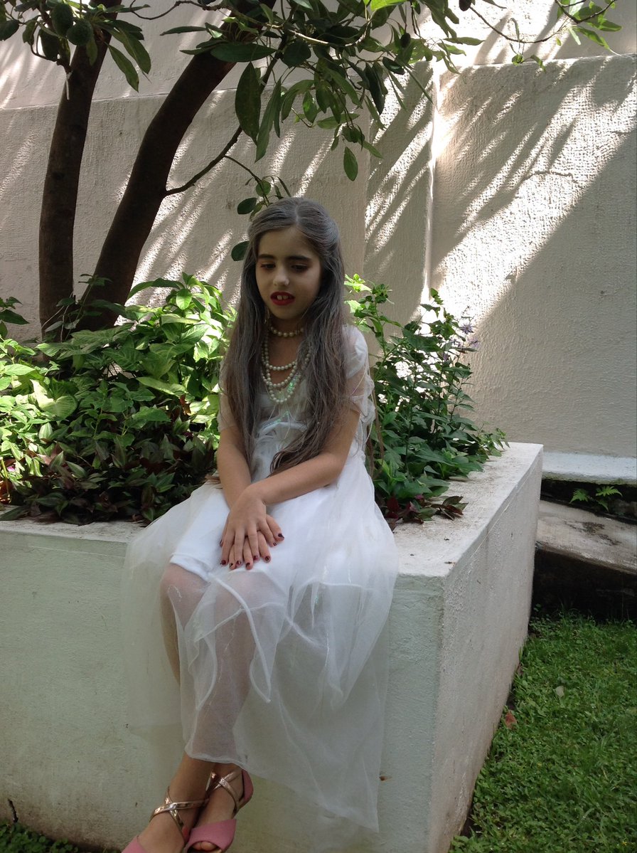 regis_8a's tweet image. a veces veo fotos de la edad que tenía cuando sufrí SA y digo lit solo quiero abrazarla 

a continuación con las imágenes