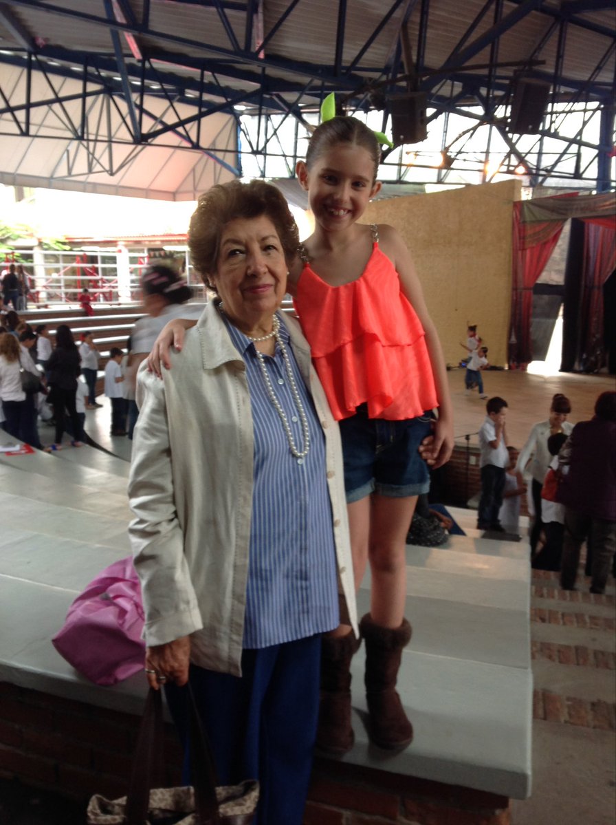 regis_8a's tweet image. a veces veo fotos de la edad que tenía cuando sufrí SA y digo lit solo quiero abrazarla 

a continuación con las imágenes