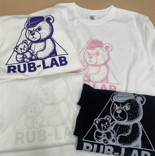おはらぶです🐇☀ こちら、ただのいろんな色のプリントTシャツと思う