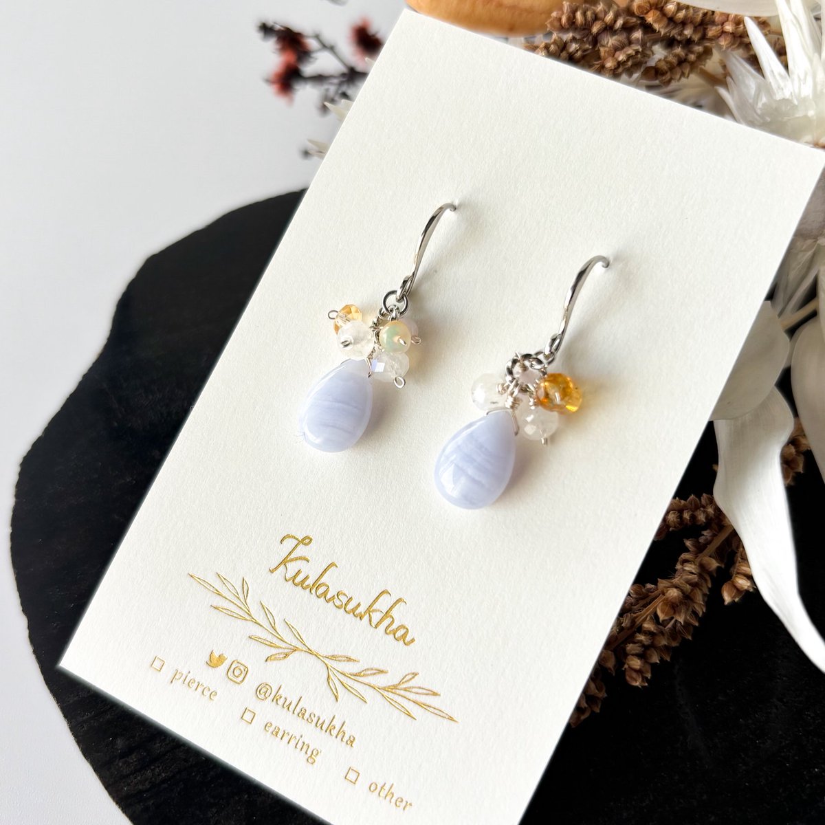 おはようございます☀️ こちらのブルーレースアゲートのピアス