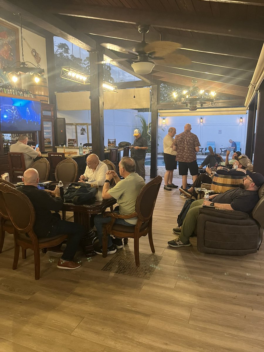 Cigar Towne tweet media