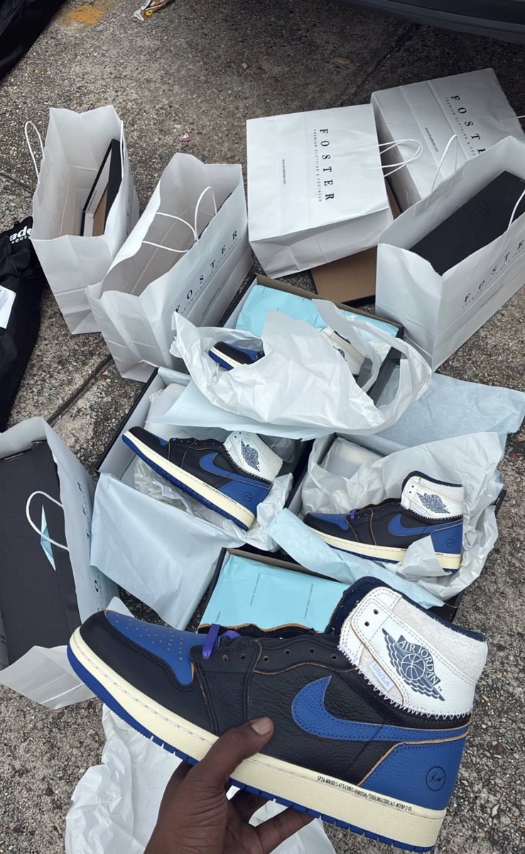 Marzkicks1's tweet photo. @SOLELINKS I got so much W’s so i have an extra pairs 
Willing to help 
Only DM if zelle/chime/Apple Pay ready https://t.co/Emqpo8vjYw