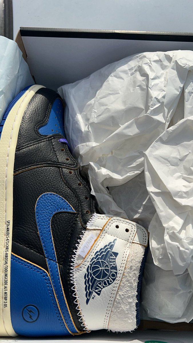 Marzkicks1's tweet photo. I got so much W’s so I have an extra pair 
Willing to help 
Only DM if zelle/chime/Apple Pay ready https://t.co/RXglKSu6Am