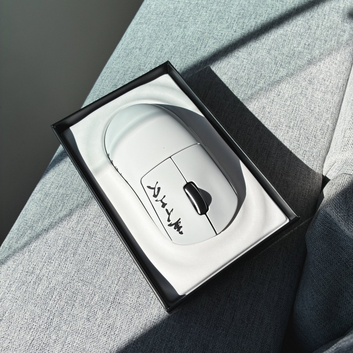 Customice tweet media