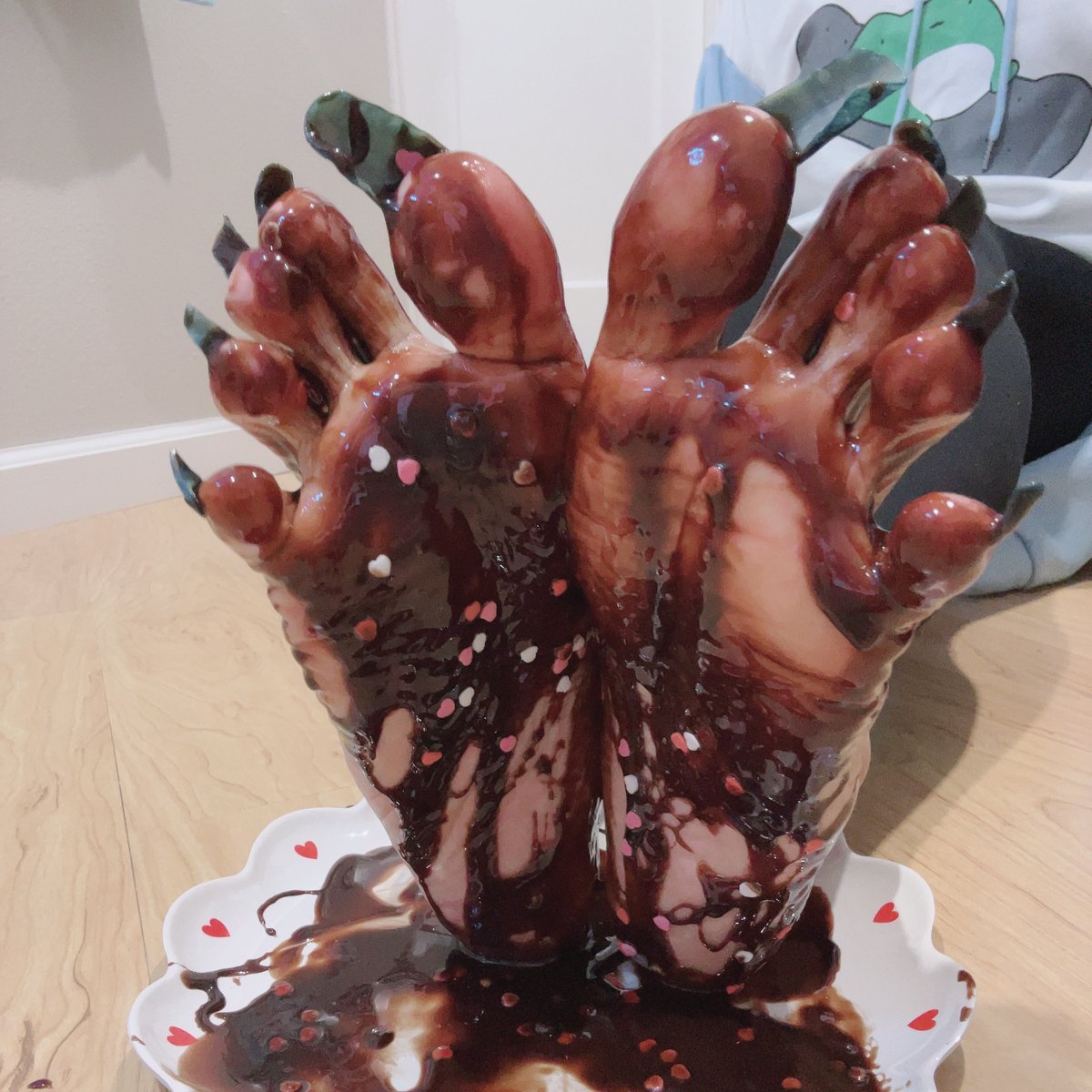 More sweet feet on Feetreon~ 🍫👣