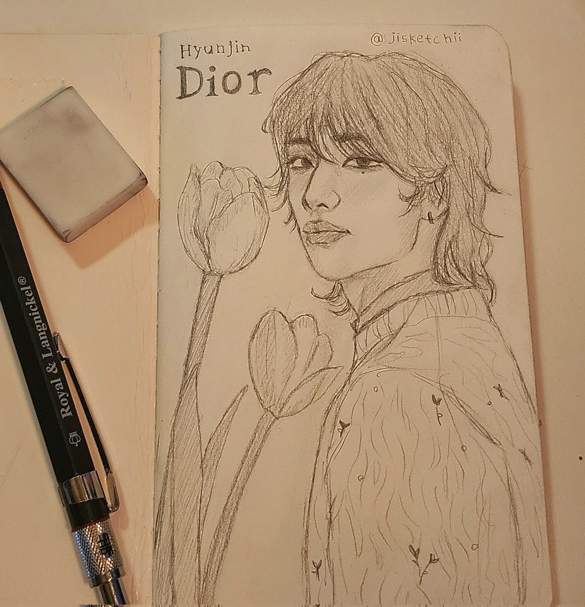 jisketchii's tweet photo. Dior boy 🥟 #hyunjinfanart #straykidsfanart #hwanghyunjin #skz https://t.co/nsriXuTG6b