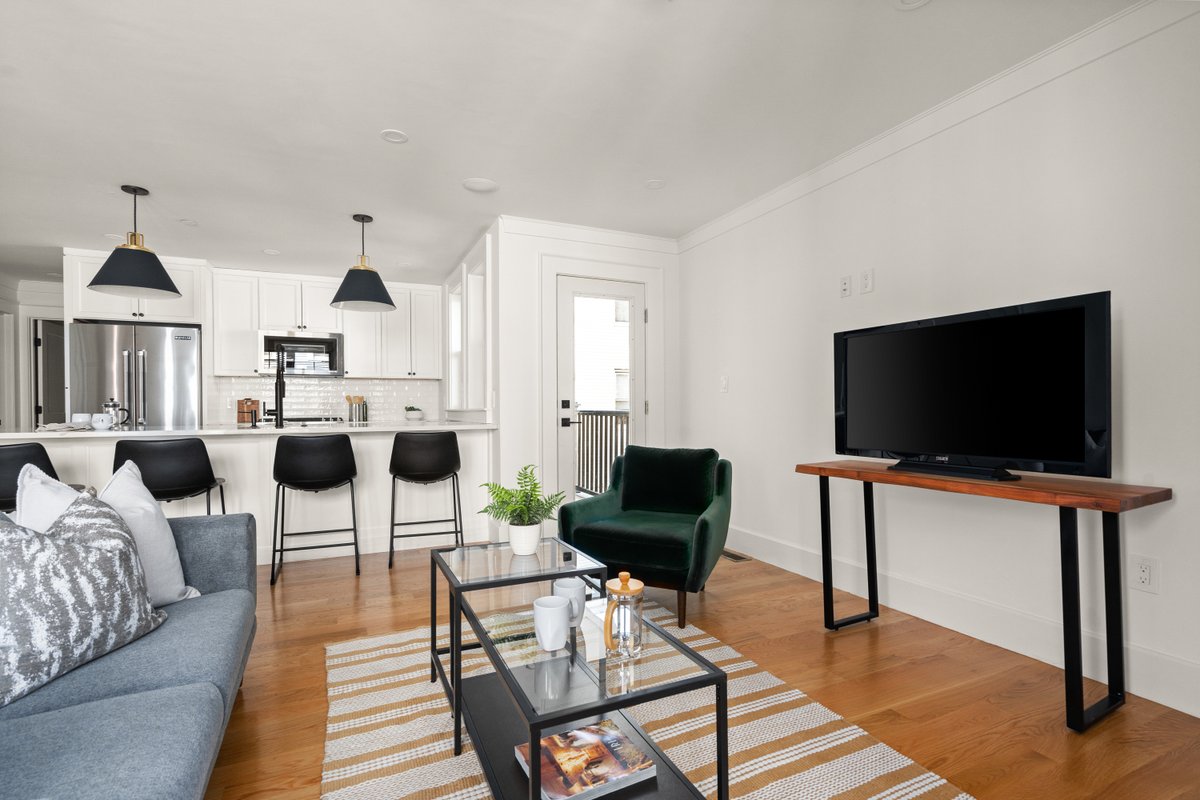 In Boston, the sun sets at 4:30 PM. Light is the ultimate luxury. ☀️

Why the "White Kitchen"? It’s an engineering choice.

Reflective surfaces act as light amplifiers, pulling sun deep into a Southie condo.

We design for the winter solstice, not just the summer one. 🏗️❄️