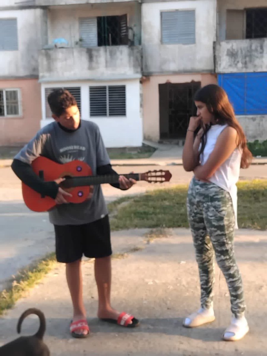 JessicaPadronR2's tweet photo. "Donde hay un instructor de arte, florece la identidad.” Feliz día !! @RadioCaribeIsla https://t.co/L5hUzuE3bf