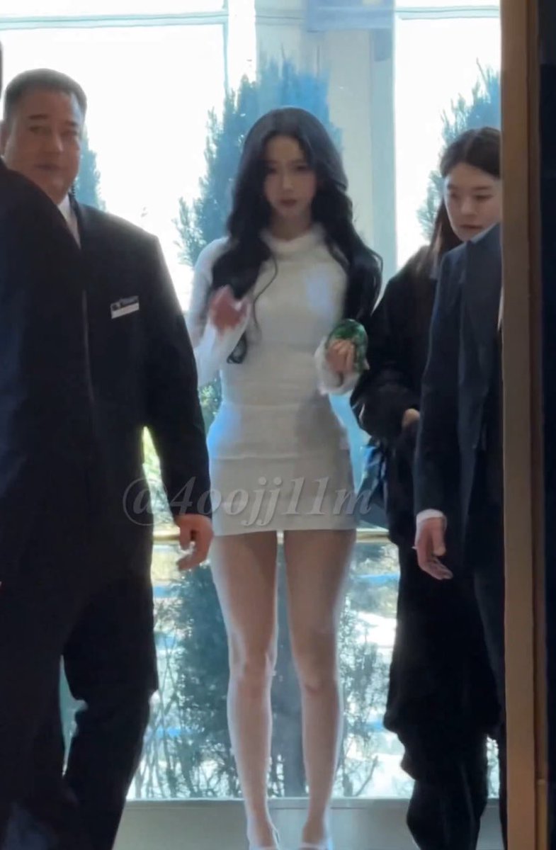 หุ่นพี่น่าจึ้งมากกกกก ในวันที่ชุดไม่รุงรัง แกดูหุ่นเค้า