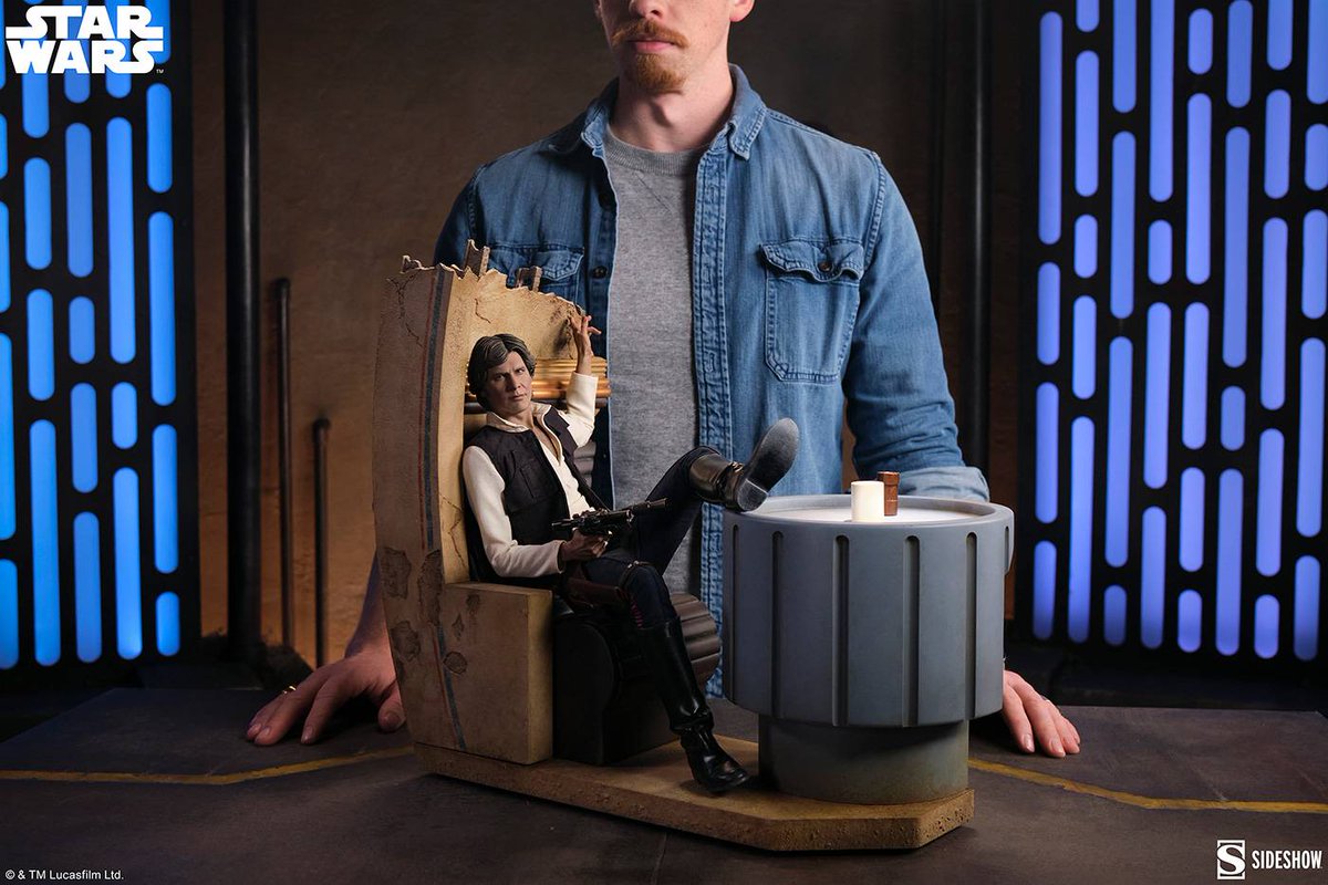 Nin_Nin_Game's tweet image. “Sorry about the mess.” 🌌

Sideshow presents Han Solo (Sorry About the Mess) in the Star Wars Premium Format Figure series, recreating the iconic Mos Eisley Cantina moment in stunning detail.
Pre-order now 👉 bit.ly/3ZJDD6s

#StarWars #HanSolo #Sideshow #PremiumFormat
