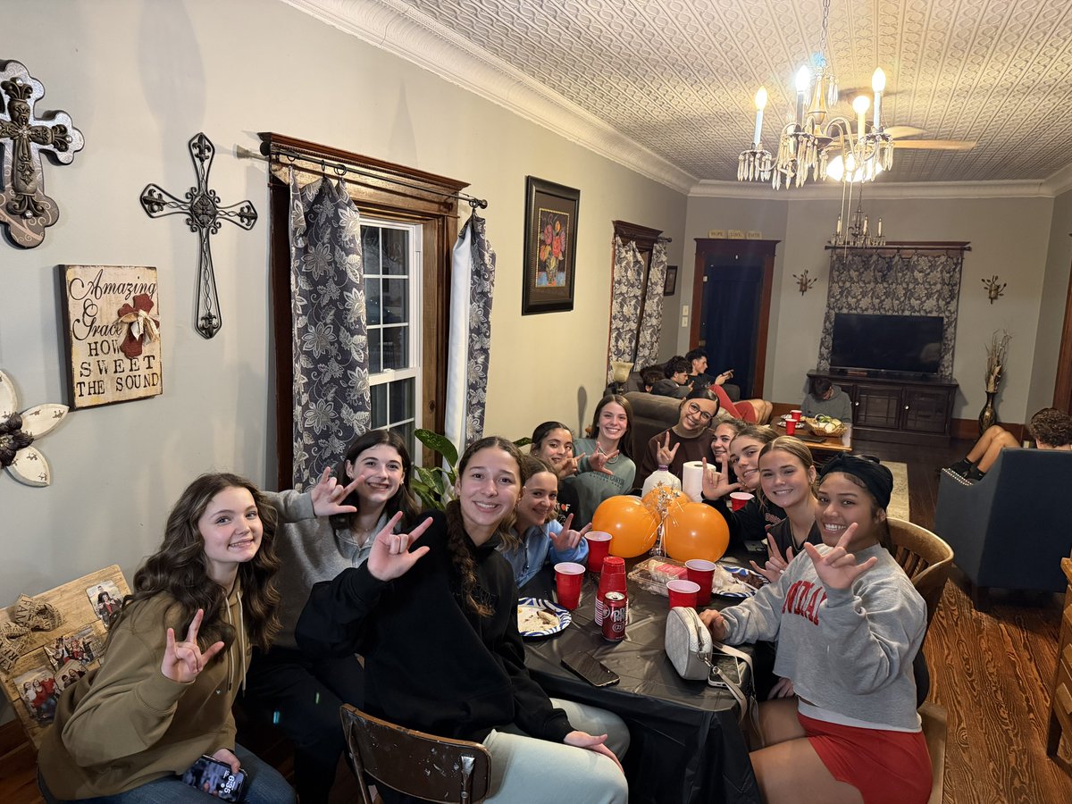 CrescentGBB's tweet photo. Team Dinner before Districts tomorrow! Thankful for the parents that helped provide tonights meal. Time to go 1-0! https://t.co/KVCjjt7pzt
