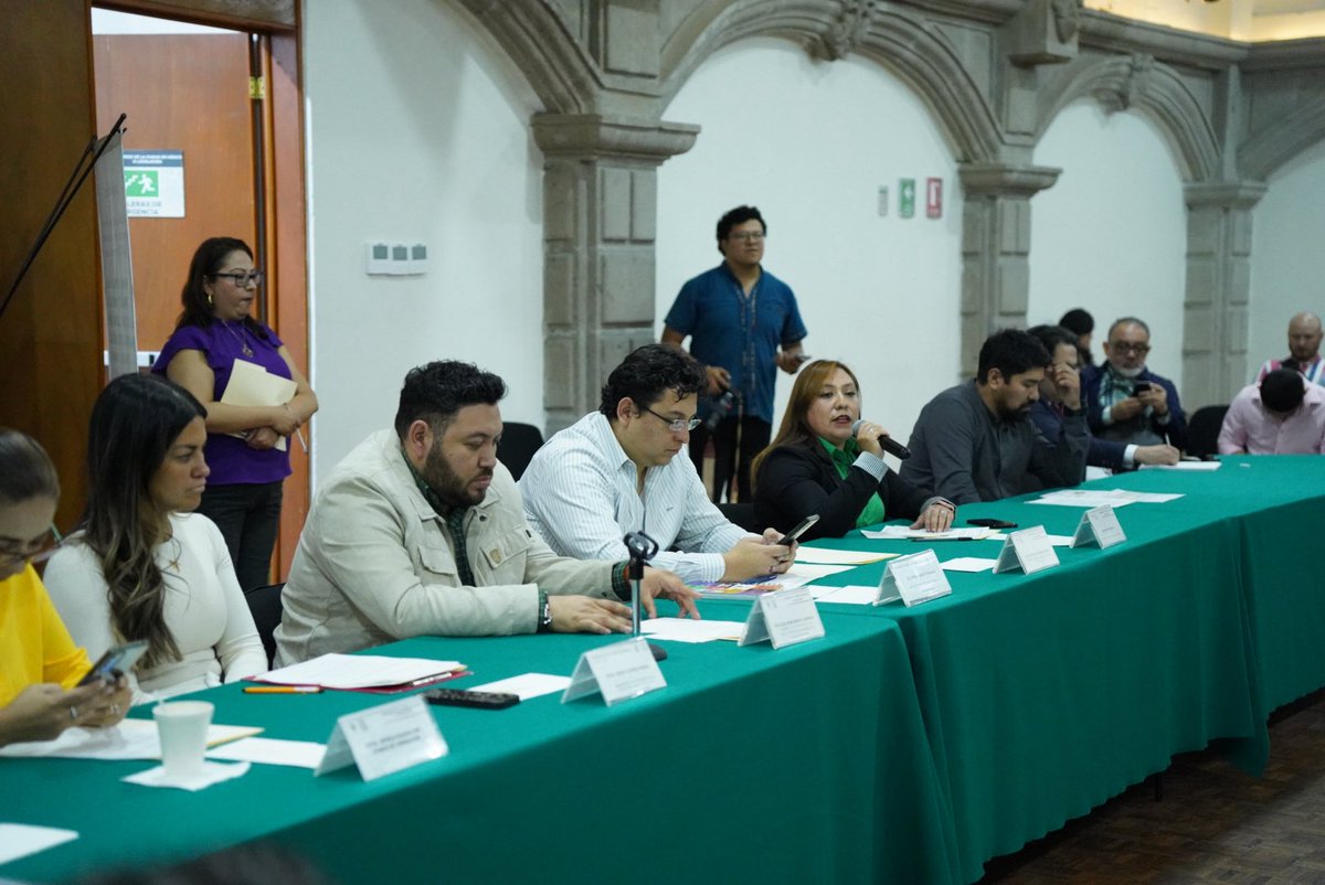 ChuchoSesmaPVEM's tweet photo. Nos reunimos con las y los titulares de las alcaldías de la Ciudad de México para trabajar en el fortalecimiento de la regulación de refugios de animales.

Escuchamos avances, retos y áreas de oportunidad. Falta mucho por hacer, sí, pero dar este primer paso de diálogo y coordinación es clave para construir una legislación más clara, más justa y verdaderamente efectiva para el bienestar animal.