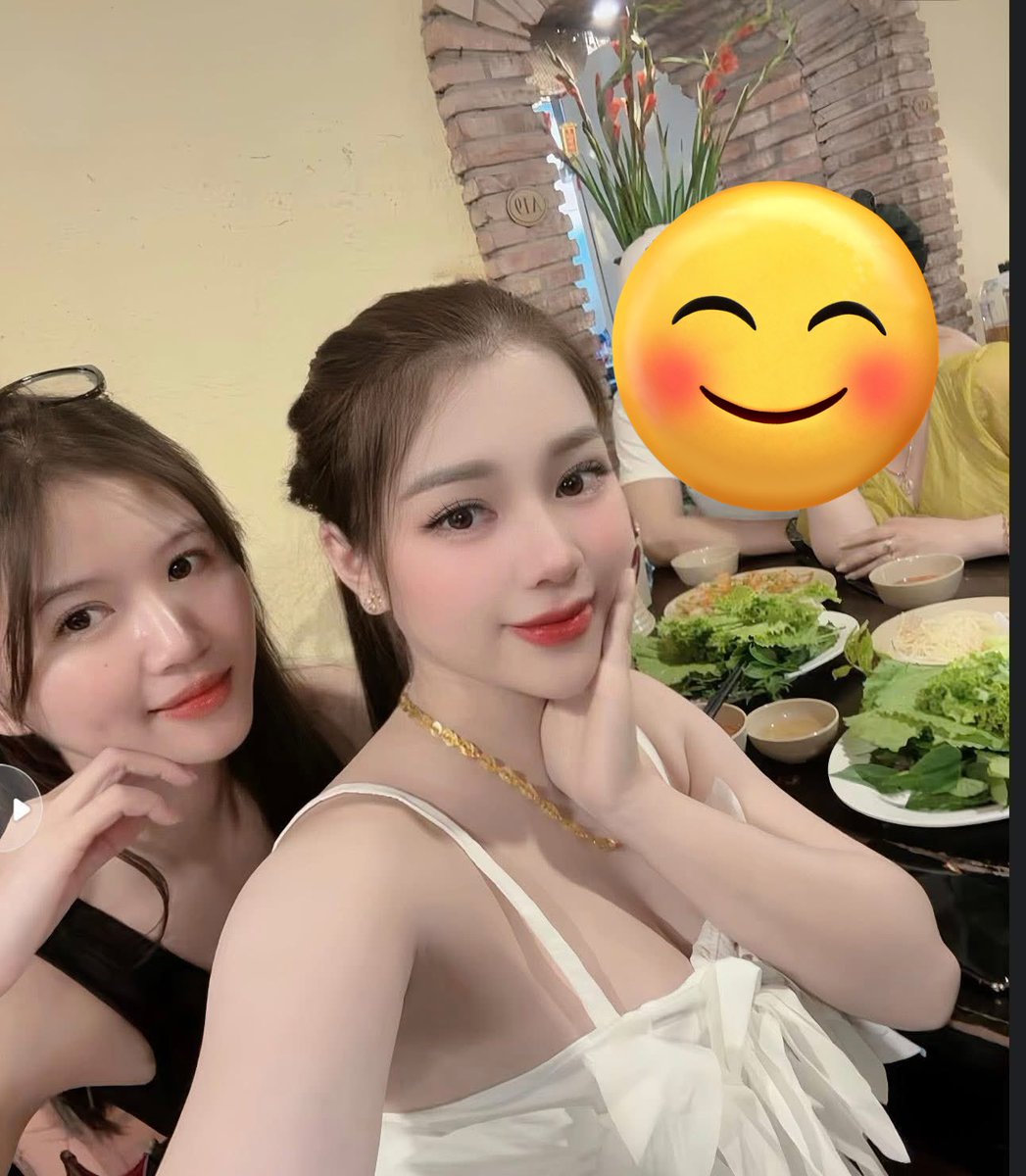 Thu Oanh tweet media