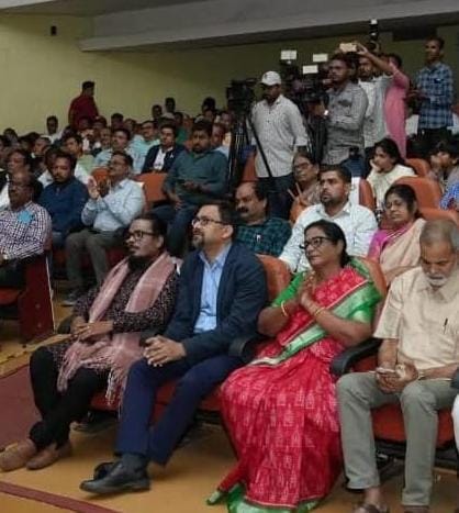 SHAHSUDH's tweet photo. Sitting Beside Speaker Madam on the Opening Day of Budget Session #17thFeb gave a feeling of Leading the Treasury Bench..😀🙏 https://t.co/8wjPSfSE79