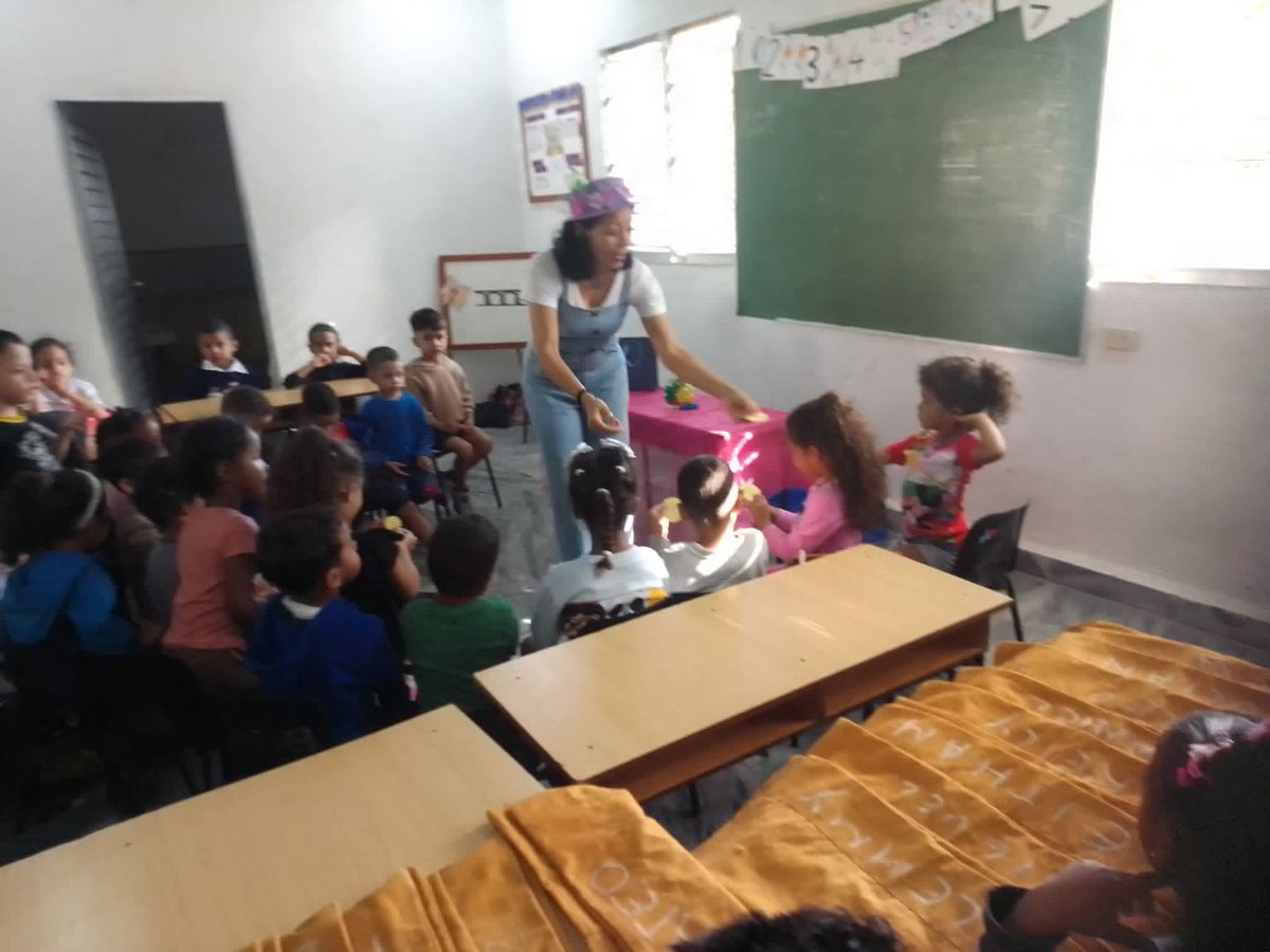 JessicaPadronR2's tweet photo. "Donde hay un instructor de arte, florece la identidad.” Feliz día !! @RadioCaribeIsla https://t.co/L5hUzuE3bf