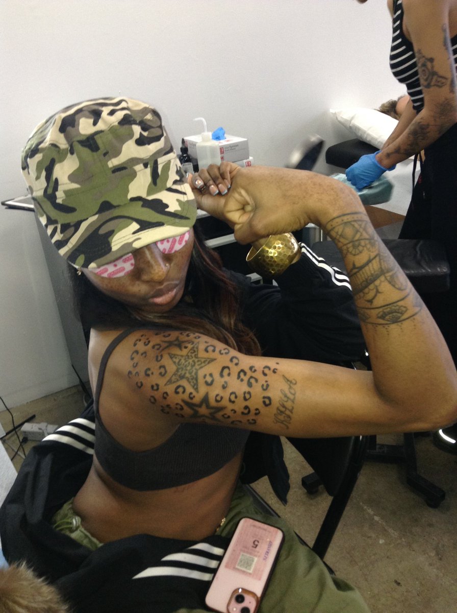 GenoviaKilla's tweet photo. #yatted. https://t.co/l0530A8J9R