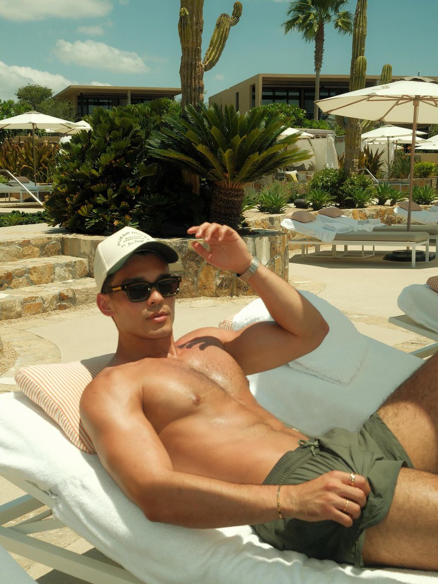 prettycasanovas's tweet photo. ⊹ · ✧   ( the ) pretty boy. https://t.co/9aD9TFBskz