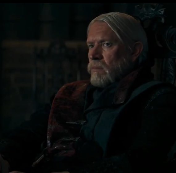 sanktadu's tweet image. “O herdeiro de Maekar, Daeron. Recebeu esse nome por causa do rei. É chamado de Daeron, o Bêbado, embora não perto dos ouvidos de seu pai.”

Eu morro que o Maekar deve armar um barraco quando falam algo dos filhinhos dele (por mais q seja verdade)