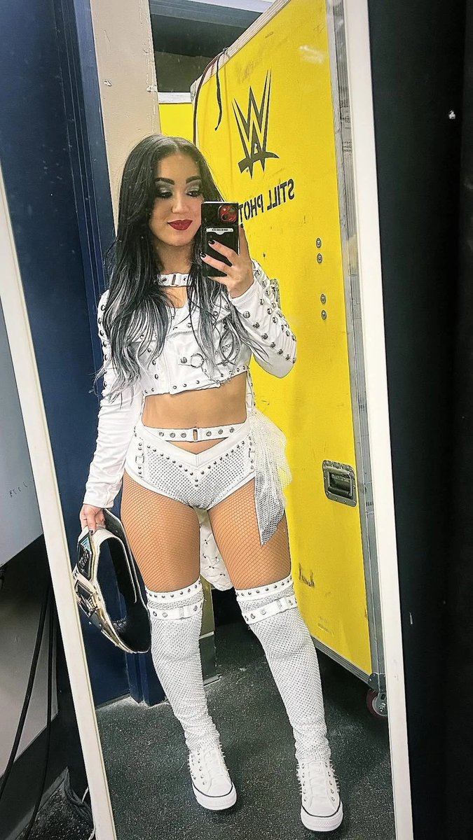 ▪︎ whoever likes this would date you

▪︎ whoever RTs this would fuck you

▪︎ whoever does both will marry you.

☆☆ if you're brave enough, copy and paste ☆☆