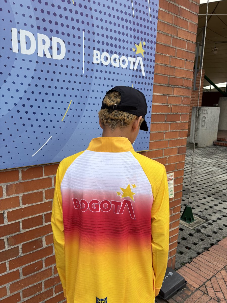¡Hoy Tobías recibió su uniforme oficial como parte de la selección del equipo de natación de Bogotá!

Inmensamente agradecido con todos en la familia, con sus entrenadores Andrés Cuchimba, Elquin Rodríguez y Hernando Reyes y con su colega del Equipo Bogotá, Sirena Rowe. 🏊🏻‍♂️
