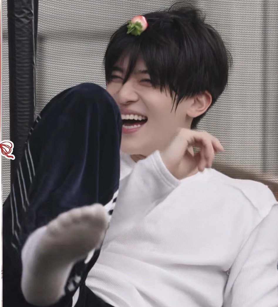 Kpop male socks tweet media