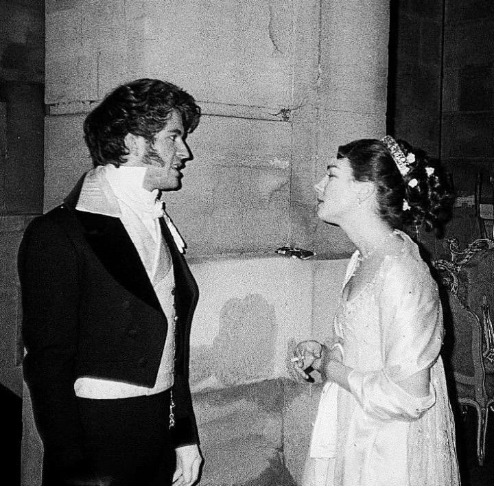 “i can’t wait to walk eloise down the aisle for so many reasons (…) partly because, if there’s ever another character who has an arc as big as anthony’s, in terms of having to overcome psychological battles, it will be eloise.” jonathan bailey my goat. #bridgerton