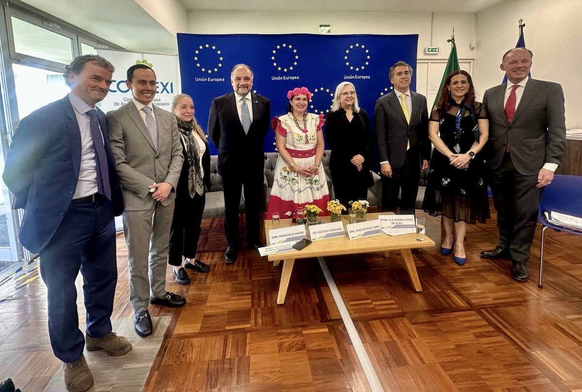 joelpena89's tweet photo. 🇲🇽🇪🇺 Un placer participar en la presentación del documento de @COMEXI sobre el Acuerdo Global modernizado #México–#UE, junto con colegas, amigas y amigos. Un tema que llegó para quedarse y que analizaremos desde la @FES_ACATLAN de la @UNAM_MX.

Agradezco al Dr. @heccard, presidente de #COMEXI, y a su equipo de trabajo la invitación, y al Emb. @FAndreUE y al equipo de @UEenMexico por su excelente hospitalidad. Asimismo, valoro mucho el intercambio de opiniones con el Emb. @OctavioTripp, DG para Europa de la @SRE_mx.

Las y los invito a leer el documento 📄👇
https://t.co/Cwc6cSw2YW