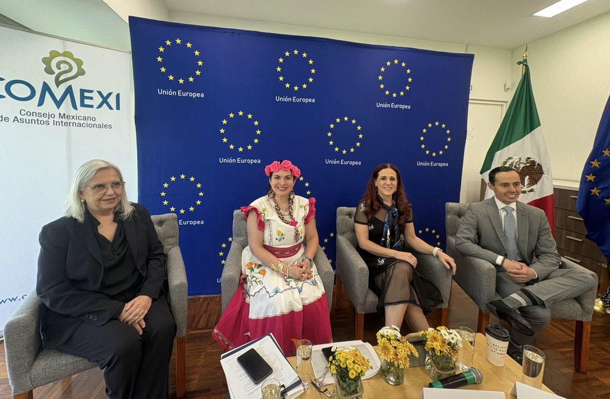 joelpena89's tweet photo. 🇲🇽🇪🇺 Un placer participar en la presentación del documento de @COMEXI sobre el Acuerdo Global modernizado #México–#UE, junto con colegas, amigas y amigos. Un tema que llegó para quedarse y que analizaremos desde la @FES_ACATLAN de la @UNAM_MX.

Agradezco al Dr. @heccard, presidente de #COMEXI, y a su equipo de trabajo la invitación, y al Emb. @FAndreUE y al equipo de @UEenMexico por su excelente hospitalidad. Asimismo, valoro mucho el intercambio de opiniones con el Emb. @OctavioTripp, DG para Europa de la @SRE_mx.

Las y los invito a leer el documento 📄👇
https://t.co/Cwc6cSw2YW