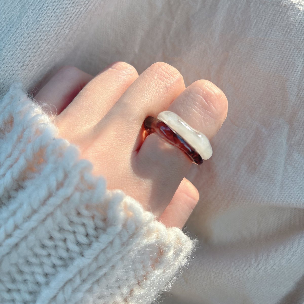 freesiaa_02's tweet photo. お洋服に合わせやすいレジンの
2連リング💍𓂃܀𑁍 🌸
https://t.co/cRHZOqiNKS https://t.co/bvn0m3qG7i
