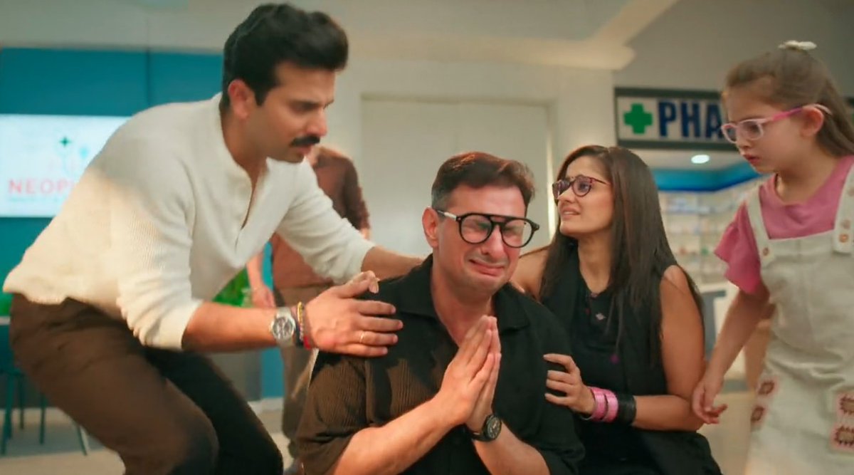 THIS is family!  After everything said and done, #Mannat writers CANNOT reunite the NAMAK HARAM with his gf/wife &amp; daughter!  What #VikrantSaluja has been doing is mental abuse. So he and BOTH his mothers can go to hell for all I care as long as Mannat doesn't go back to him!